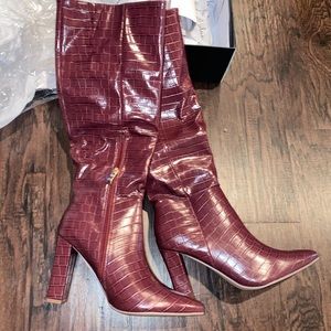 Leather crocodile print magenta Heel boots